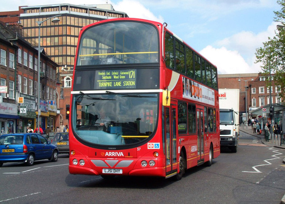 Route 121, Arriva London, VLW37, LJ51DHY