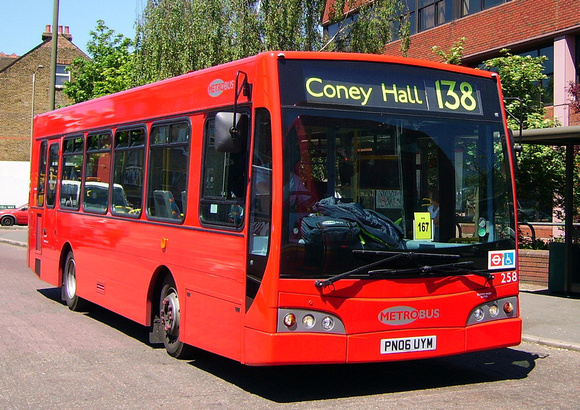 Route 138, Metrobus 258, PN06UYM, Bromley