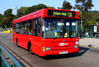 Route T32, Metrobus 273, SN03YBC, Addington Village