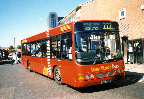 Route 222, Uxbridge Buses, LLW12, ODZ8918