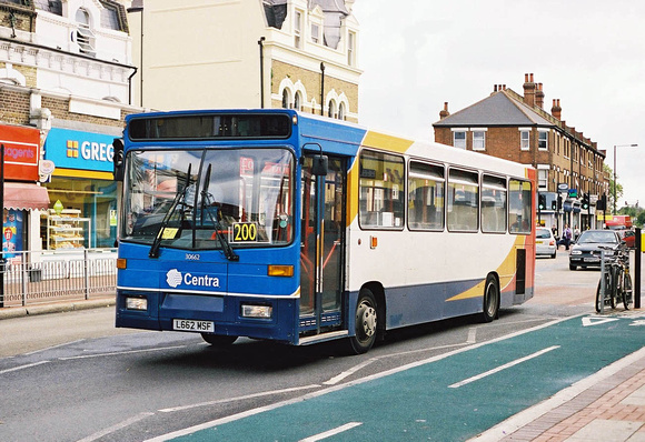 Route 200, Centra London, L662MSF, Raynes Park