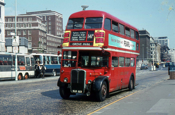 Route 141A, London Transport, RT1274, KLB523, St Paul's Churchyard