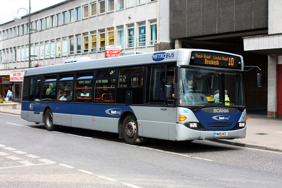 Route 10, Metrobus 547, YN05HCC, Crawley
