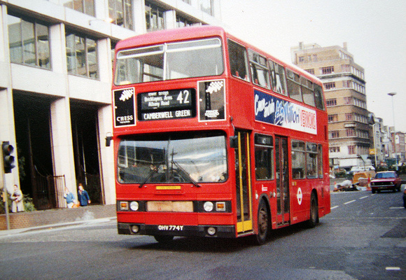 Route 42, London Transport, T774, OHV774Y, Aldgate