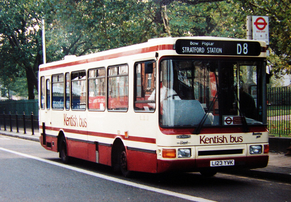 Route D8, Kentish Bus 123, L123YVK, Poplar