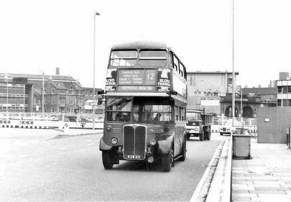 Route 12, London Transport, RT2484, KXW113, Westminster Bridge