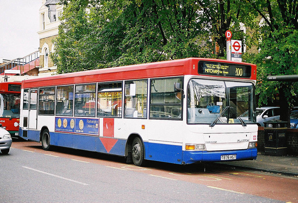 Route 200, Centra London, T876HGT, Raynes Park