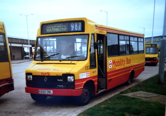 Route 987, First London Buslines 552, K652DBL, Hatton Cross
