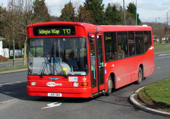 Route T32, Metrobus 131, LN51SBV, Addington Village