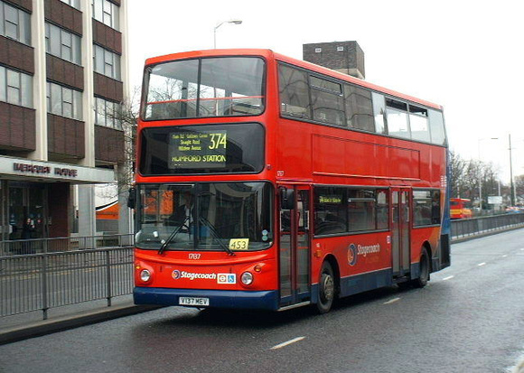 Route 374, Stagecoach London 17137, V137MEV, Romford
