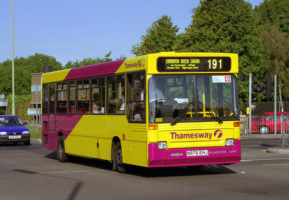 Route 191, First Thamesway 976, N976EHJ, Enfield