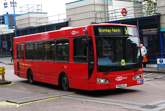 Route 367, Metrobus 257, PN06UYL, West Croydon