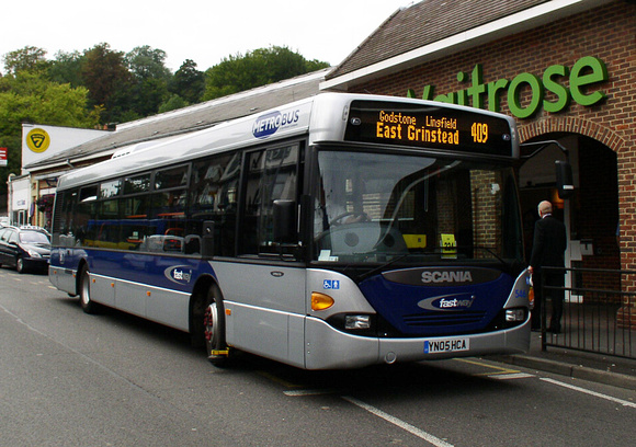 Route 409, Metrobus 546, YN05HCA, Caterham