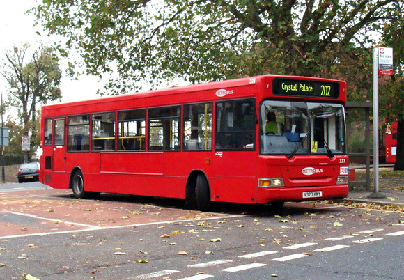 Route 202, Metrobus 323, V323KMY, Blackheath