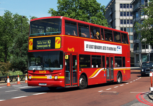 Route 10, First London, VNL32276, LT52WXF, Marble Arch