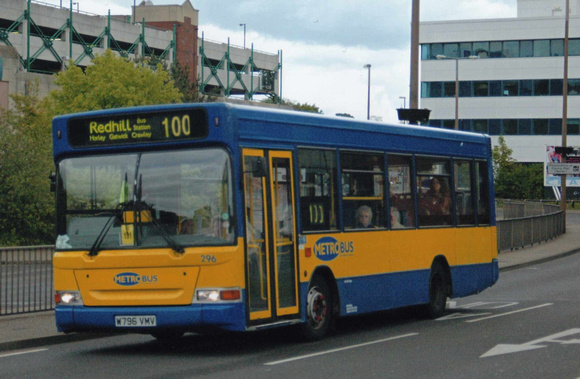 Route 100, Metrobus 296, W796VMV, Crawley