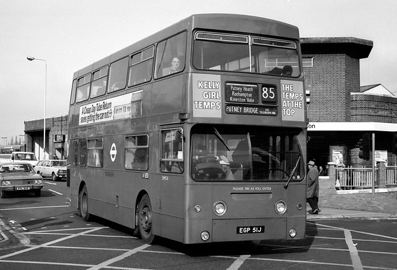 Route 85, London Transport, DMS51, EGP51J, Kingston