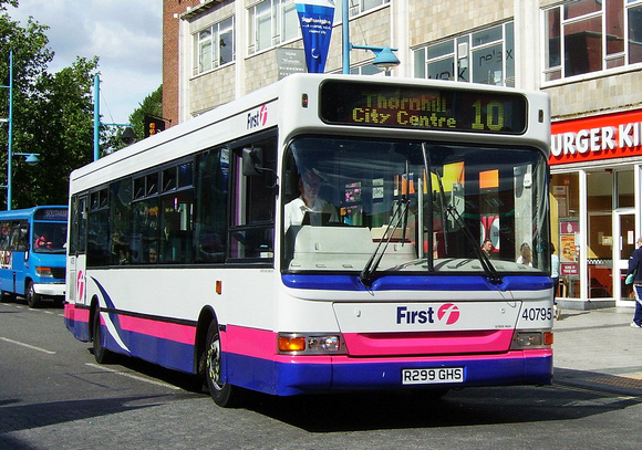 Route 10, First In Hampshire 40795, R299GHS, Southampton