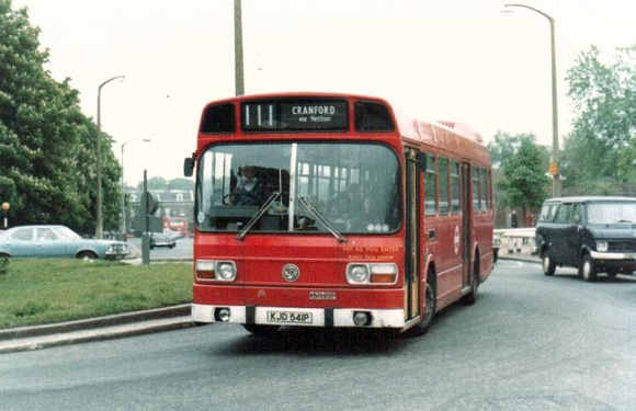 Route 111, London Transport, LS41, KJD541P, Hampton Court