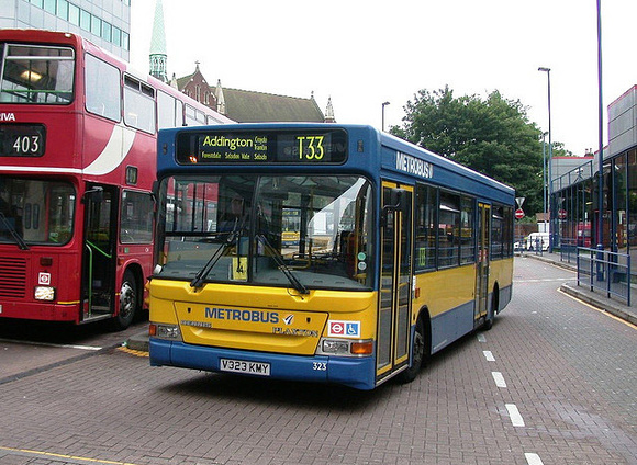 Route T33, Metrobus 323, V323KMY, West Croydon