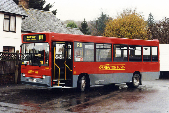 Route R11, Orpington Buses, DP16, N816FLW, Green Street Green