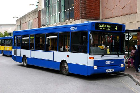 Route 4, Metrobus 242, R742BMY, Crawley