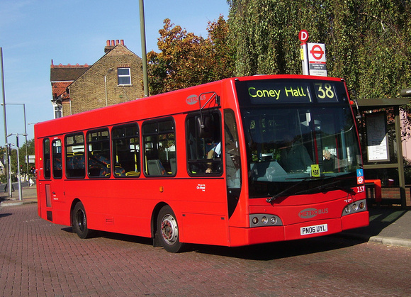 Route 138, Metrobus 257, PN06UYL, Bromley
