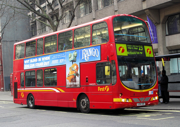 Route 23, First London, VNW32375, LK04HZE, Aldwych