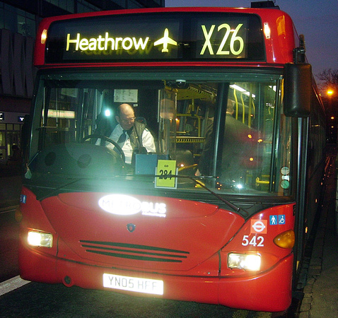 Route X26, Metrobus 542, YN05HFF, Croydon