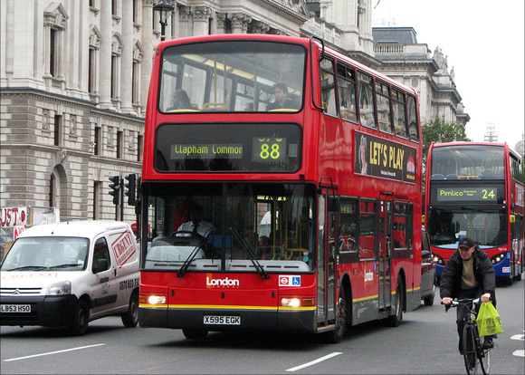 Route 88, London General, PVL195, X595EGK, Whitehall