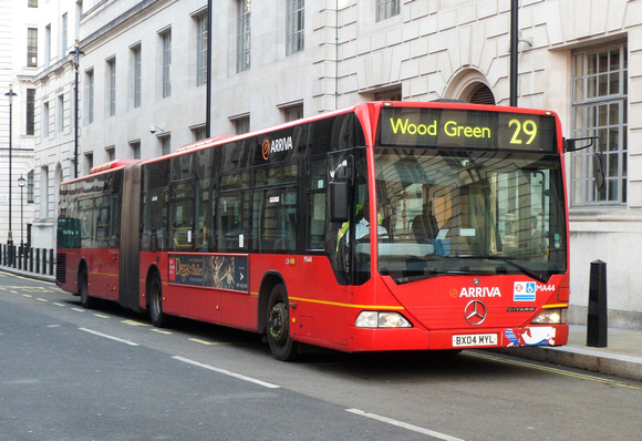 Route 29, Arriva London, MA44, BX04MYL, Trafalgar Square Stand
