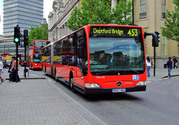 Route 453, London General, MAL106, BD57WDS, Trafalgar Square