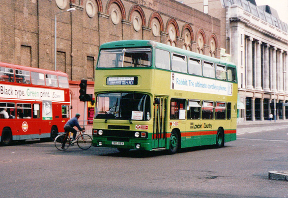 Route 570, London & Country, LR6, TPD106X, Waterloo
