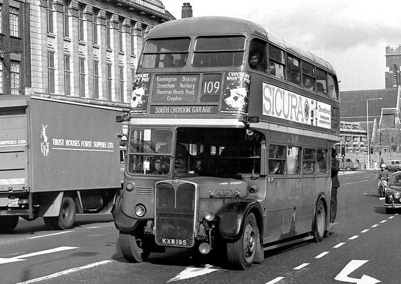 Route 109, London Transport, RT3086, KXW195