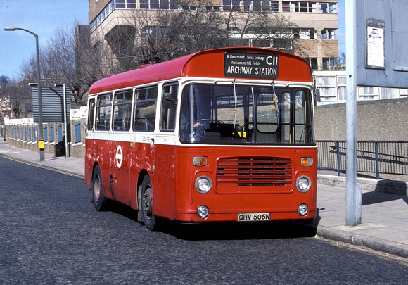 Route C11, London Transport, BS5, GHV505N, Highgate