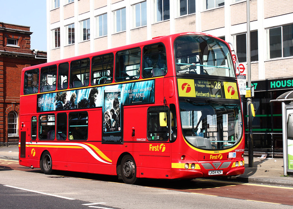 Route 28, First London, VNW32387, LK04HZV, Wandsworth