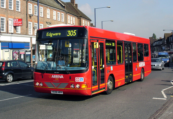 Route 305, Arriva the Shires 3725, YE06HPP, Edgware
