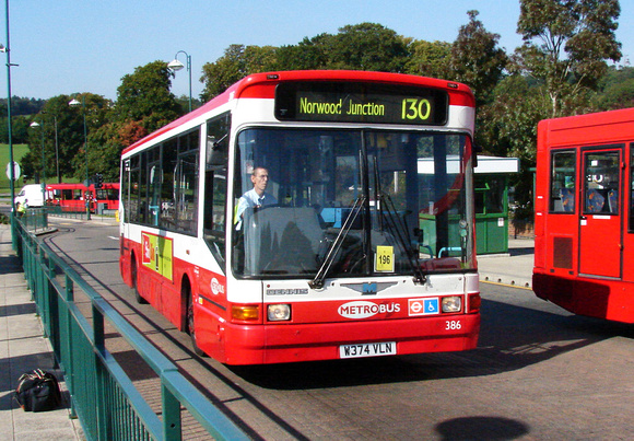 Route 130, Metrobus 386, W374VLN, Addington Village