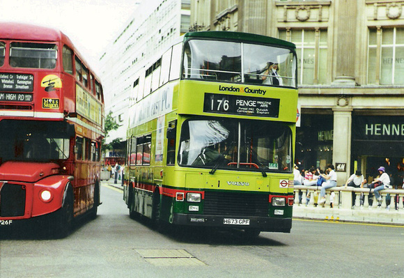 Route 176, London & Country 673, H673GPF