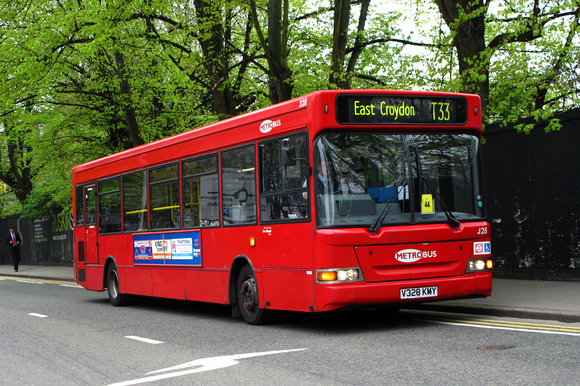 Route T33, Metrobus 328, V328KMY, East Croydon